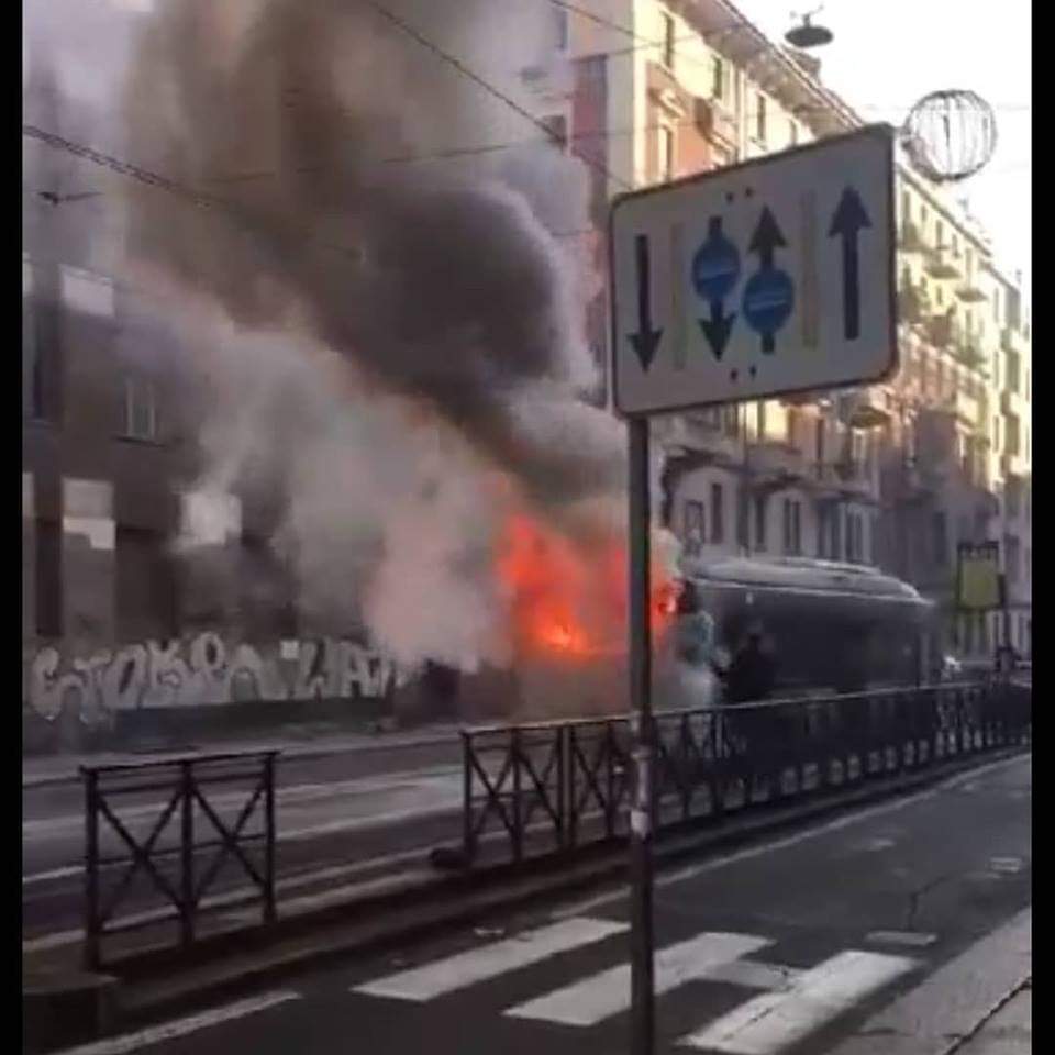 bus-fiamme-cibrario bus in fiamme in via Cibrario