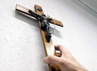 No ai simboli religiosi nei luoghi pubblici