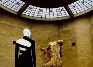 Al Musée Bourdelle di Parigi la moda è vista di schiena