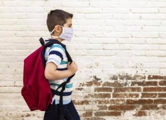 Bambini, adolescenti e covid. Niente panico, riaprire scuole senza paura