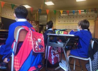 Maestra negazionista invita i bambini a trasgredire le regole