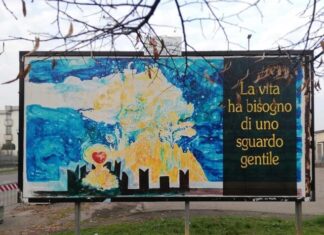Una mamma emiliana paga il manifesto per invitare alla gentilezza