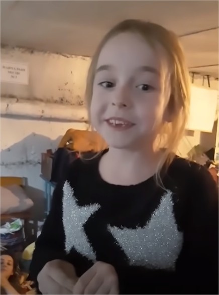 La bambina che canta “Let It Go” all’interno di un rifugio antiaereo ucraino Amelia Ucraina