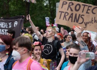 Le leggi Ucraine impediscono alle persone transgender di fuggire Ucraina Transgender