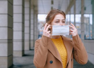 Mascherine fino al 15 giugno per teatri e cinema e scuole fino alla loro chiusura. No per bar e ristoranti Covid