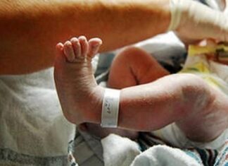 Neonata massacrata: figli a rischio