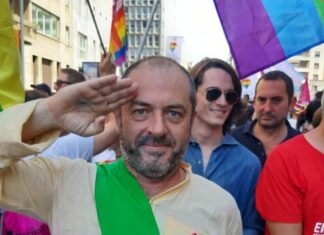 Il candidato alle regionali lombarde Michele Usuelli fa campagna elettorale su GRINDR