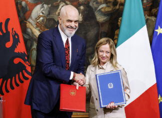 I migranti come polvere sotto il tappeto d’Albania