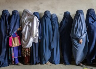 Afghanistan: ritorna la lapidazione delle donne adultere in pubblico. “Dobbiamo proteggerci dall’occidente satanico”