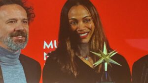 Carlo Chatrian premia Zoe Saldana.