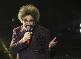Sanremo di record e di cuore: emoziona il monito di Simone Cristicchi