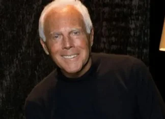 Giorgio Armani, addio al maestro dell’eleganza. Il mondo lo saluta in punta di piedi