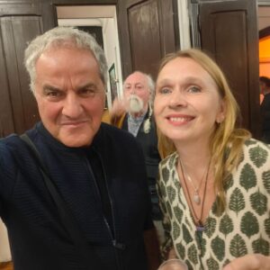 L'autore dell'articolo Moreno D'Angelo, con l'artista Katja Juhola.