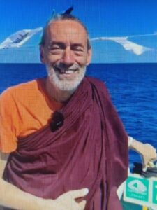 Il monaco buddista Dharmapala (Claudio Torrero).