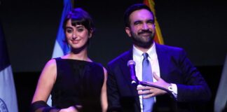 Il neo-sindaco musulmano di New York che sfida Trump scatena l’ira della destra: “E’ un comunista antisemita” Donald Trump nel film: "Mamma, mi sono perso a New York",