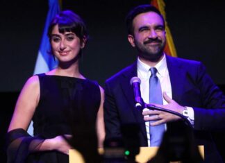 Il neo-sindaco musulmano di New York che sfida Trump scatena l’ira della destra: “E’ un comunista antisemita” Donald Trump nel film: "Mamma, mi sono perso a New York",