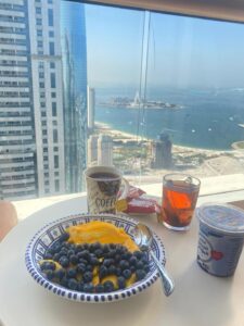Colazione al 69° piano. Mica male...