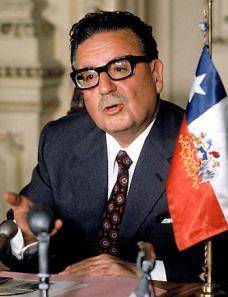 Salvador Allende, in una foto carica di nostalgia. 
