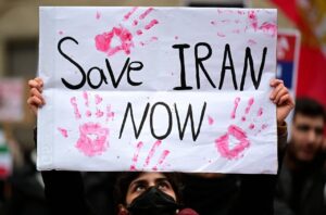 "Salviamo l'Iran adesso". 