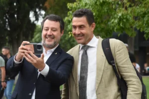 "Una volta, ti ricordi, ci facevamo pure i selfie insieme"....