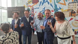 Il brindisi alla conferenza stampa di presentazione, con il presidente della Regione Piemonte, Alberto Cirio. (Torino, 13.7.2026)