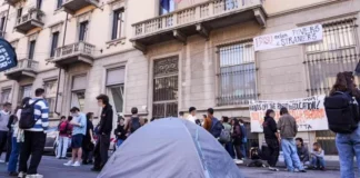 Edisu Torino. Gli studenti bloccano via Madama Cristina. Cresce il business degli studentati privati (La Stampa)