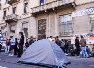 Edisu Torino. Gli studenti bloccano via Madama Cristina. Cresce il business degli studentati privati (La Stampa)