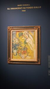 "Innamorati su fondo giallo".