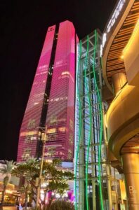 Uno dei tanti grattacieli di Shenzen.